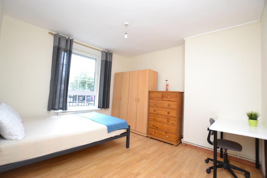 Flat Gill Street in Greater London