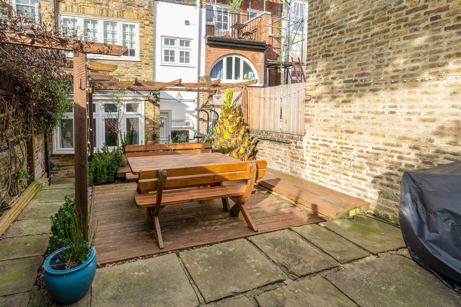 Flat Offord Road in Greater London