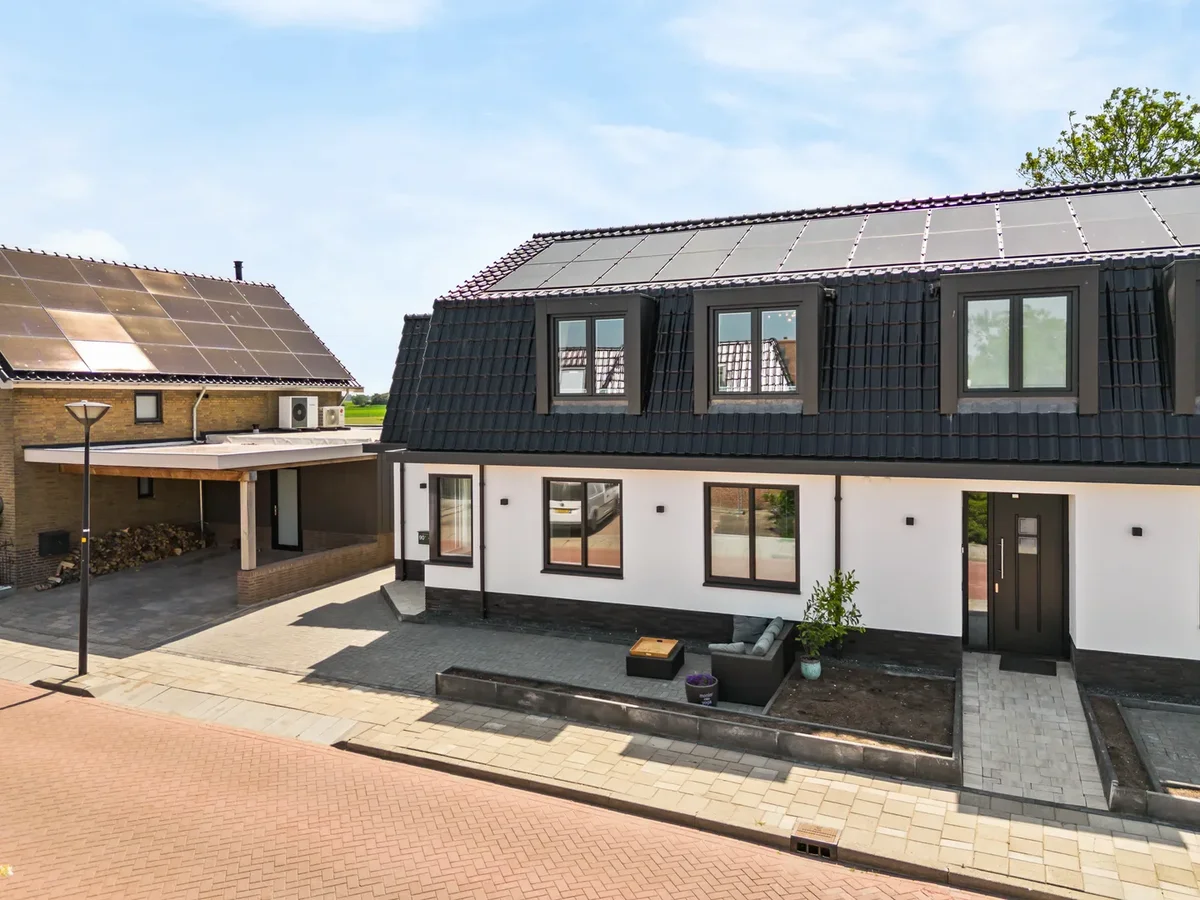 Woonhuis aan de Dorpsstraat in Nieuwveen