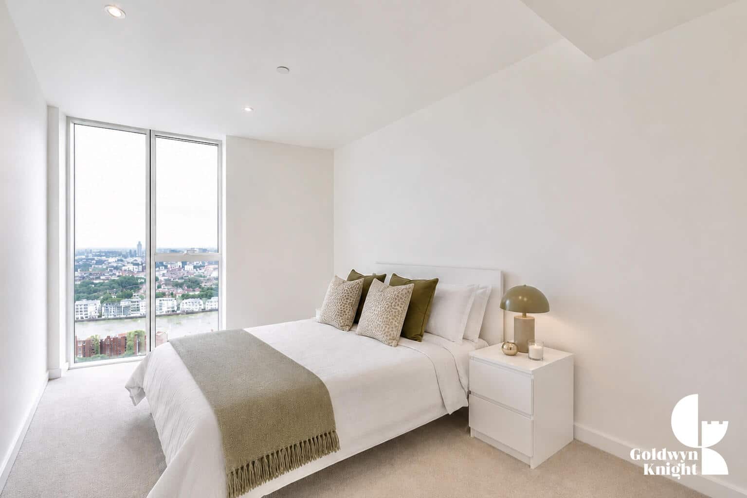 Flat Wyvil Road in Greater London