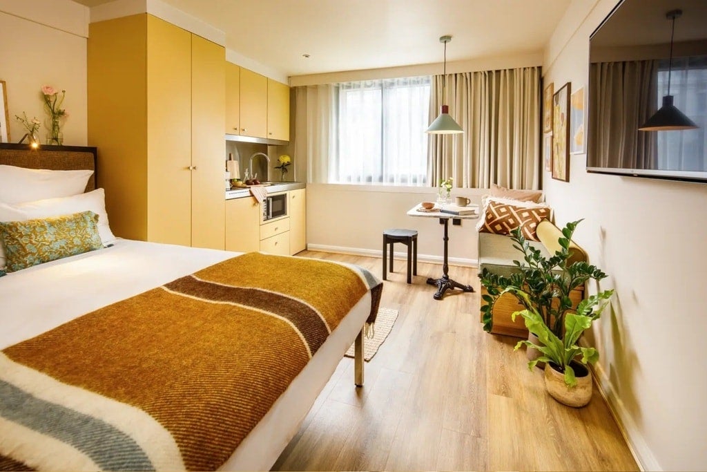 Flat Hackney Road in Greater London