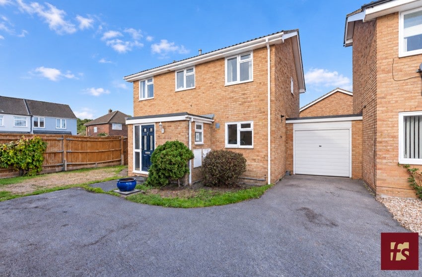 House Fortrose Close in Sandhurst