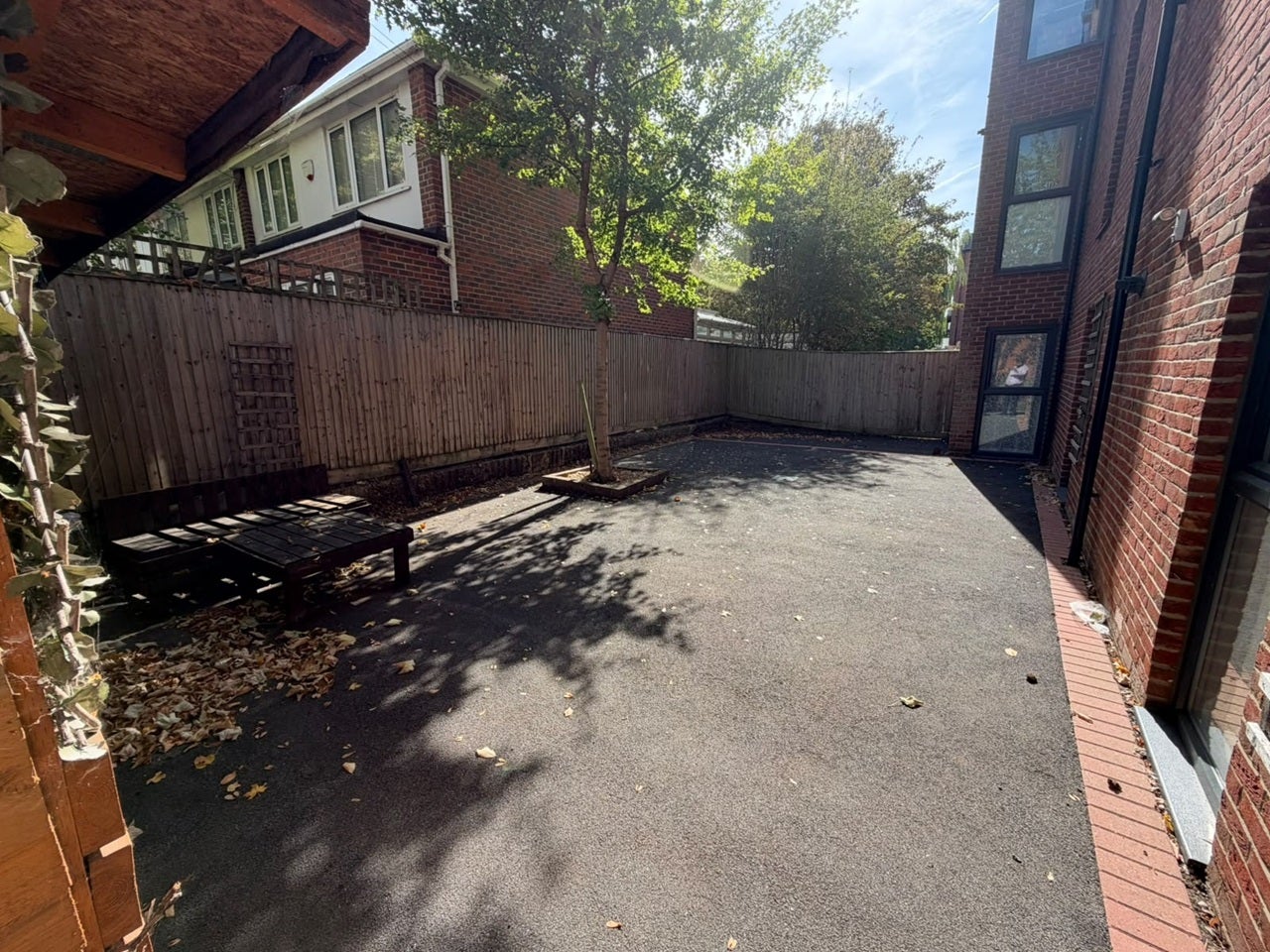 Flat Otter Way in Greater London