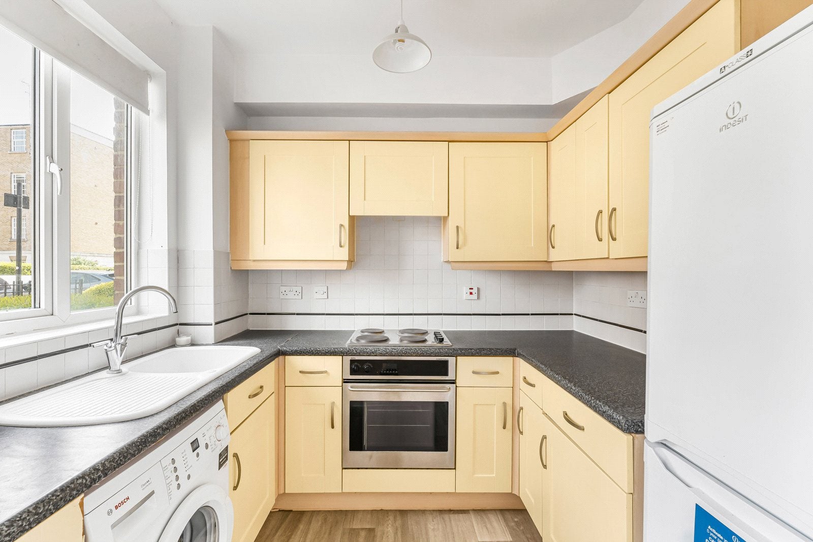 Flat Middleton Road in Greater London