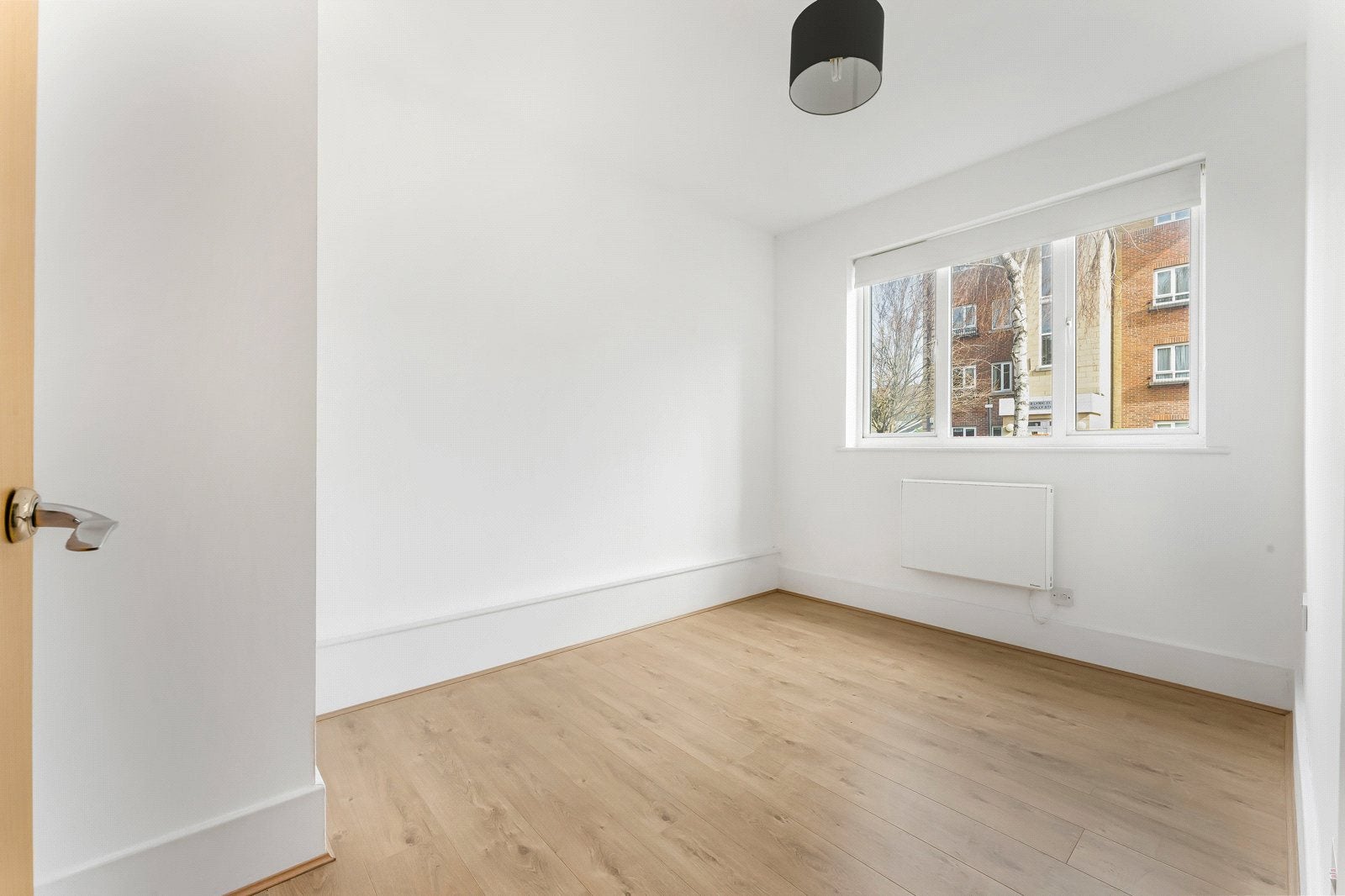 Flat Middleton Road in Greater London