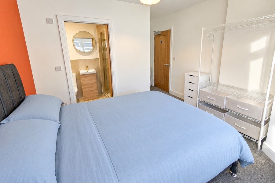 Room Royal Oak Road in Woking