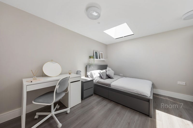 Room Flint Close in Greater London