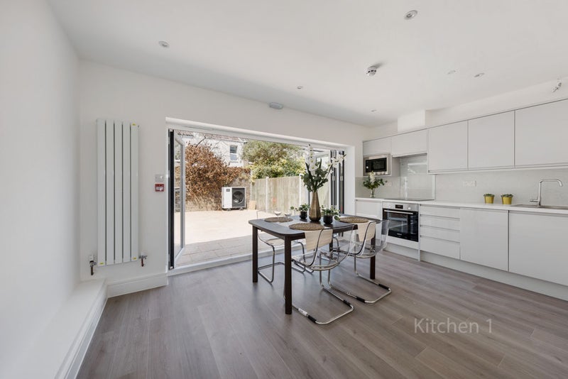 Room Flint Close in Greater London