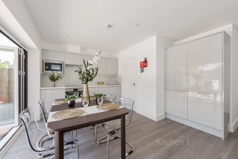 Room Flint Close in Greater London