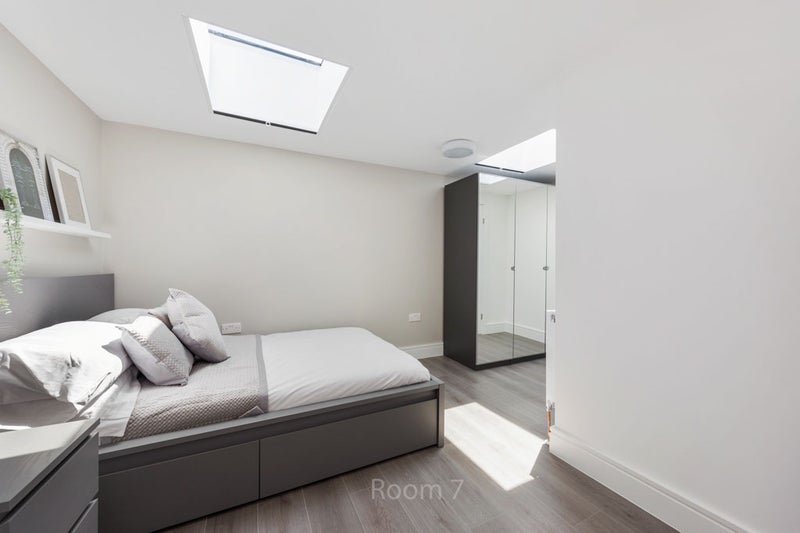 Room Flint Close in Greater London