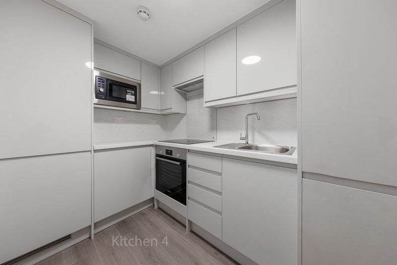 Room Flint Close in Greater London