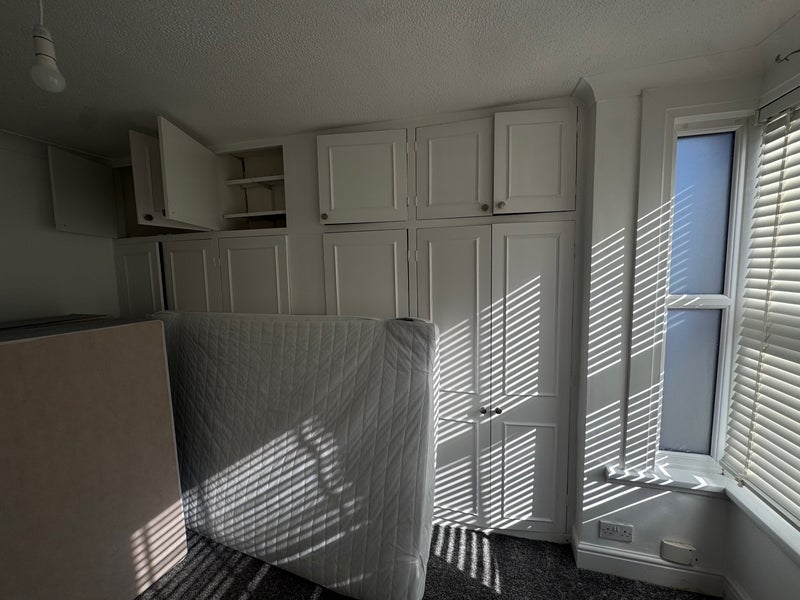 Room Boundary Road in Greater London