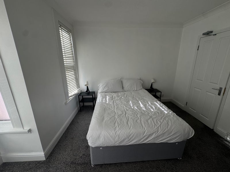 Room Boundary Road in Greater London