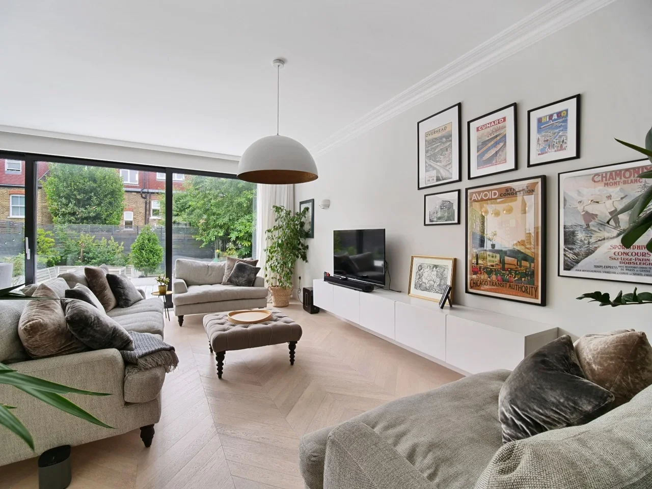 House Arragon Gardens in Greater London