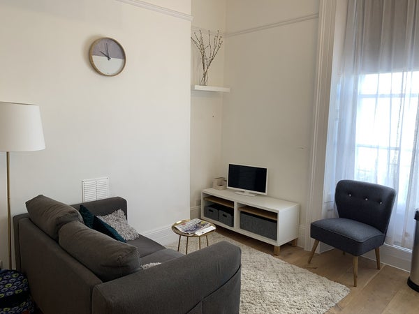 Flat Oakfield Place in Bristol