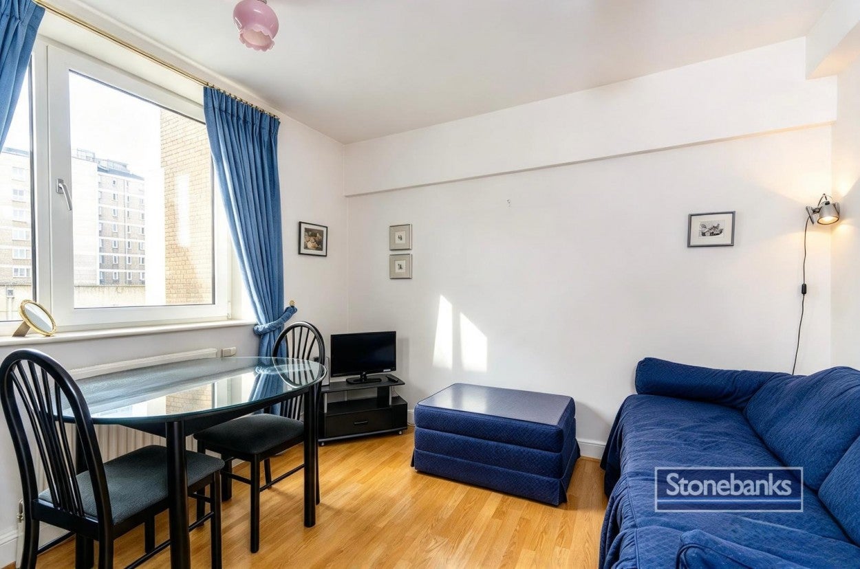 Flat Sloane Avenue in Greater London