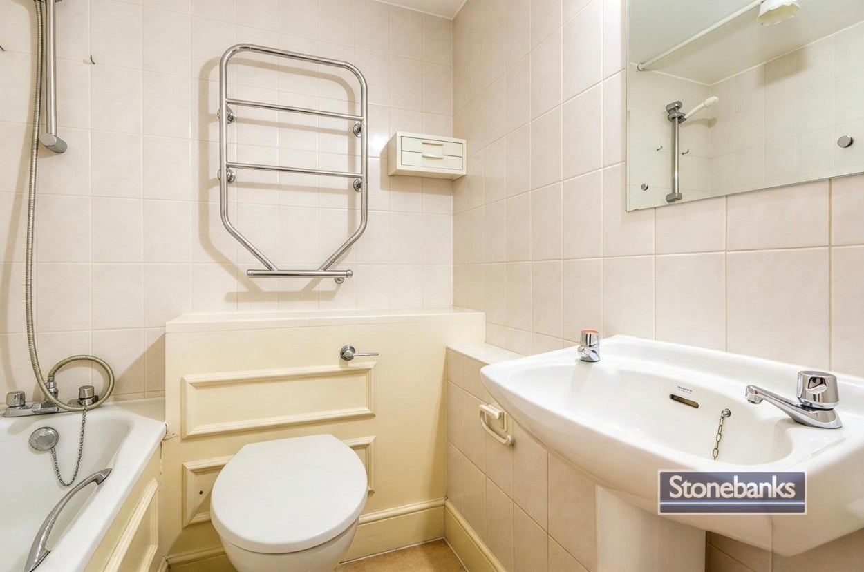 Flat Sloane Avenue in Greater London