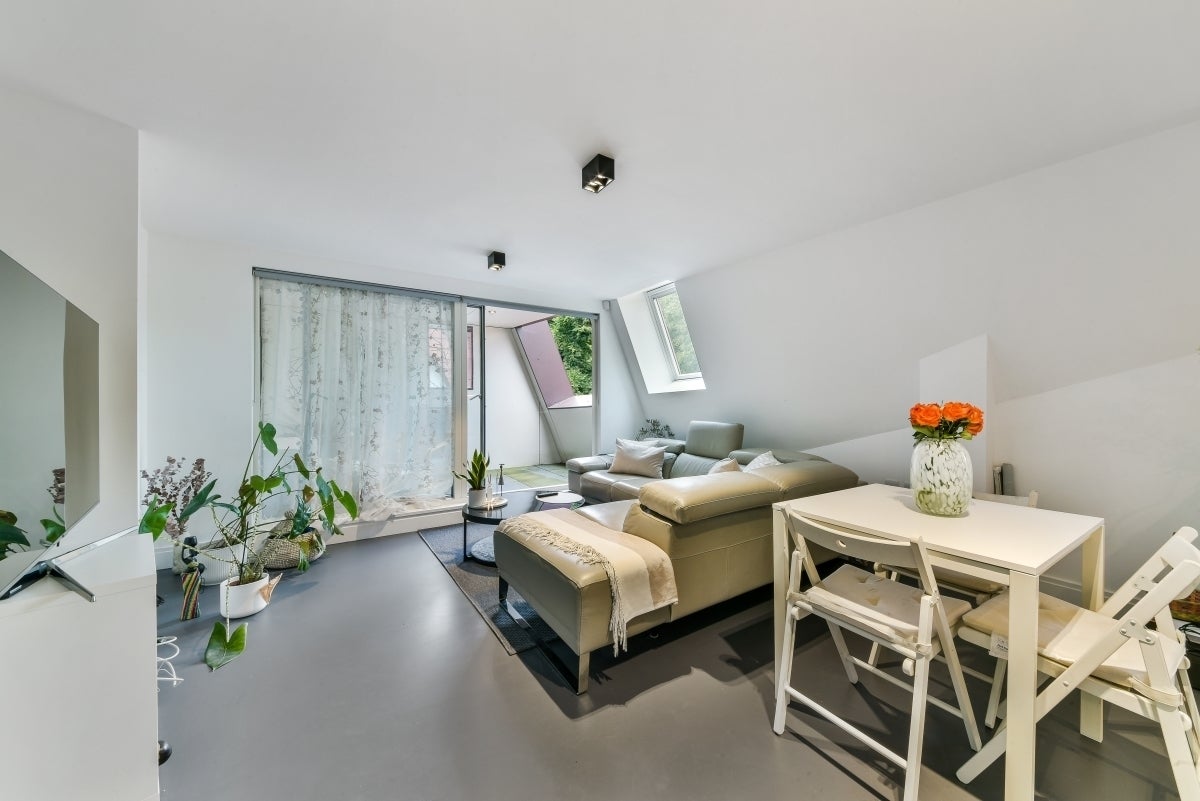 Flat Beadnell Road in Greater London