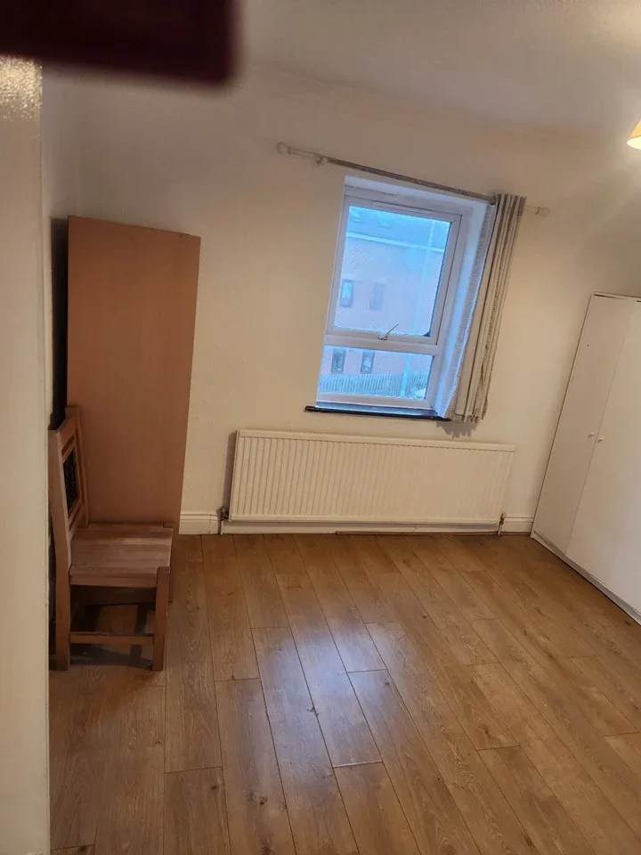 Room Albert Street in Brentwood