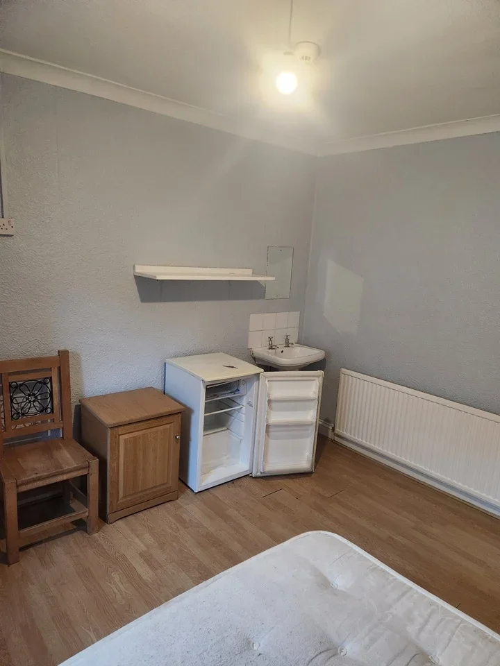Room Albert Street in Brentwood