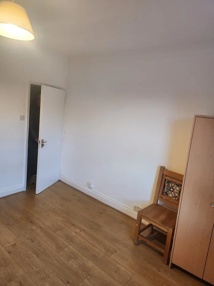 Room Albert Street in Brentwood