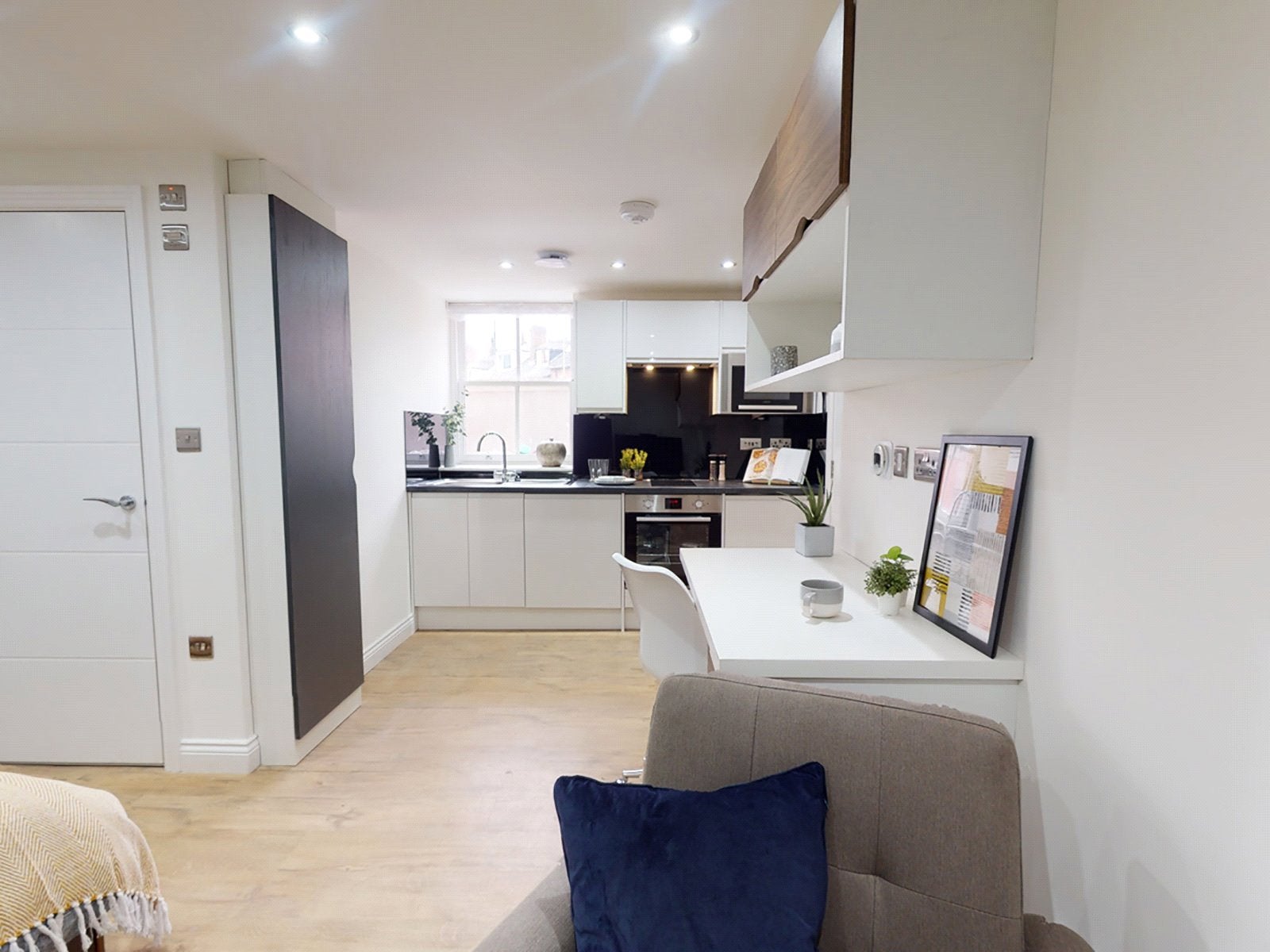 Flat Clarendon Road in Leeds
