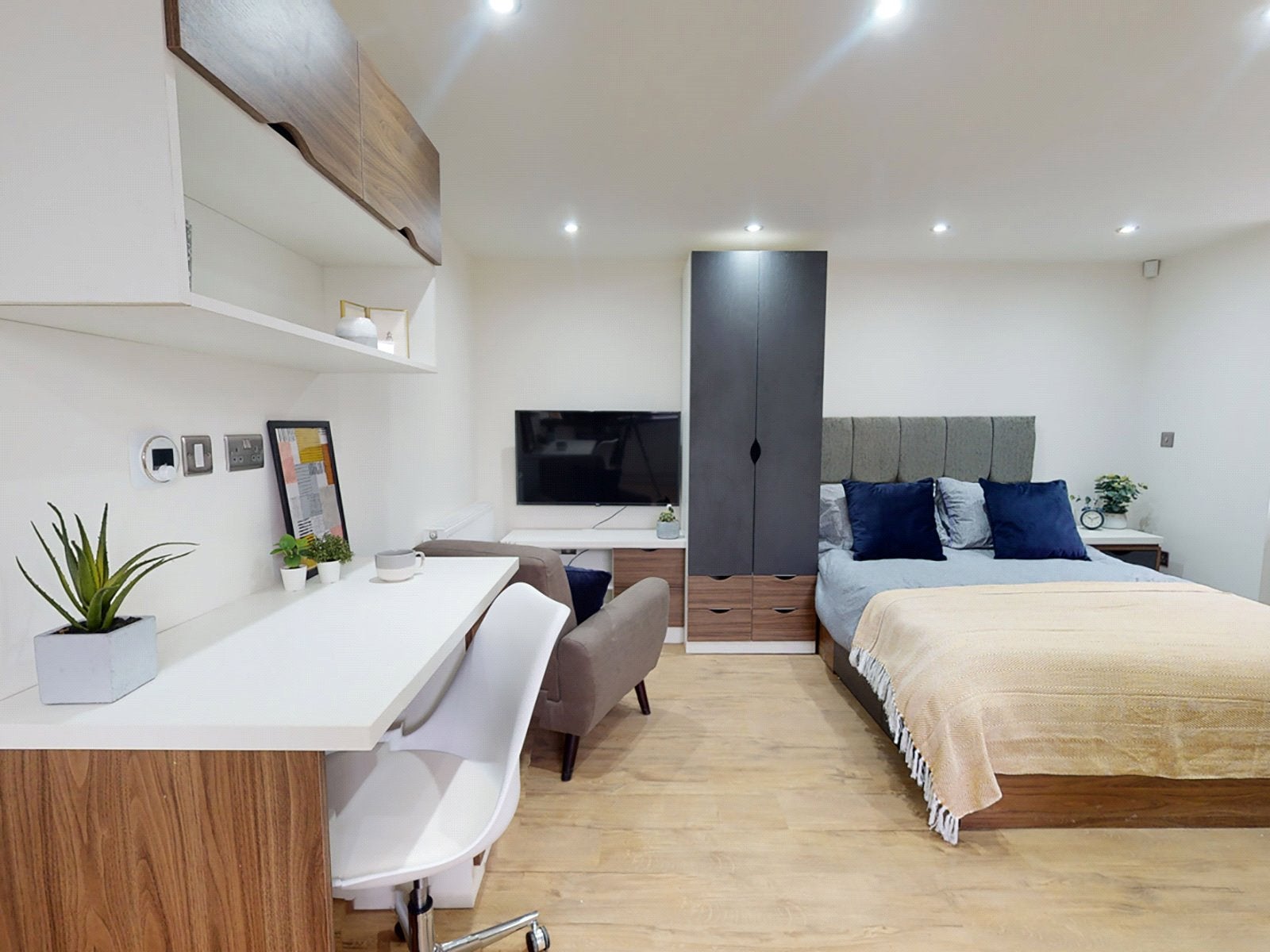 Flat Clarendon Road in Leeds