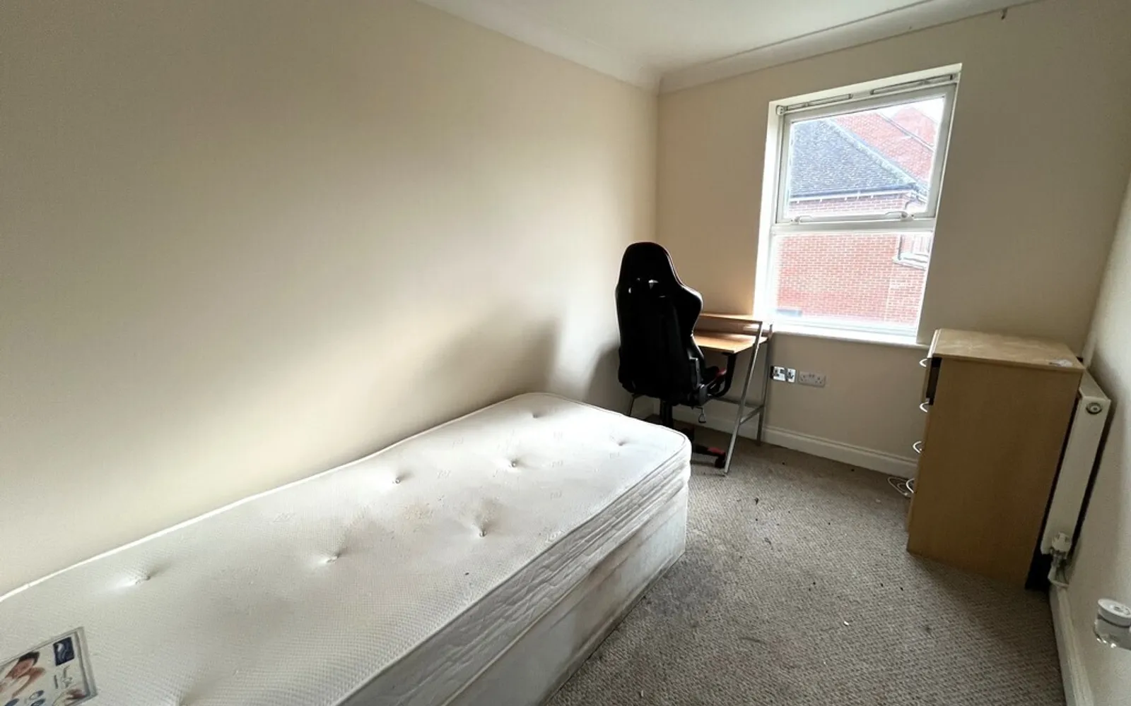 Room Cavell Drive in East Hertfordshire