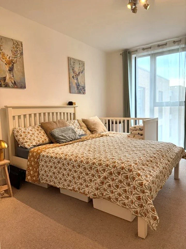 Flat Larkwood Avenue in Greater London