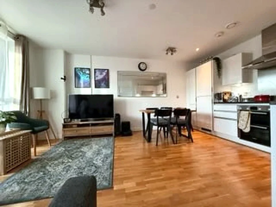 Flat Larkwood Avenue in Greater London