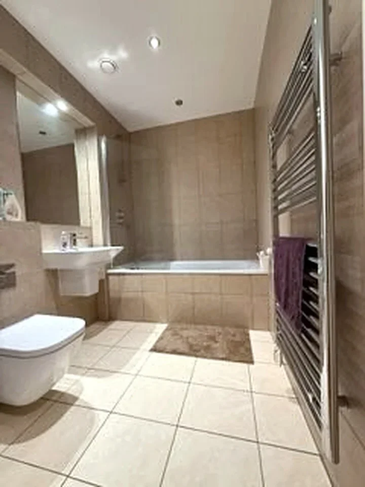 Flat Larkwood Avenue in Greater London