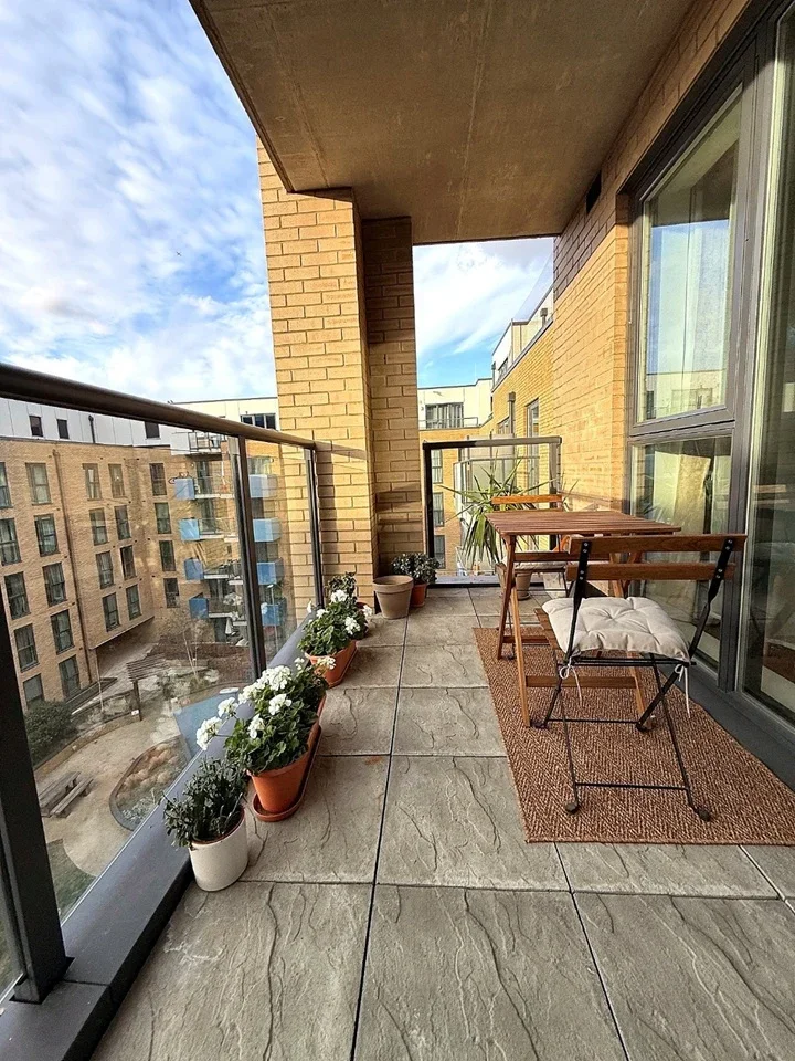 Flat Larkwood Avenue in Greater London