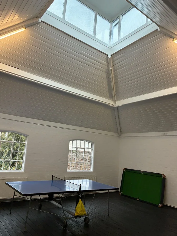 Room Regents Bridge Gardens in Greater London