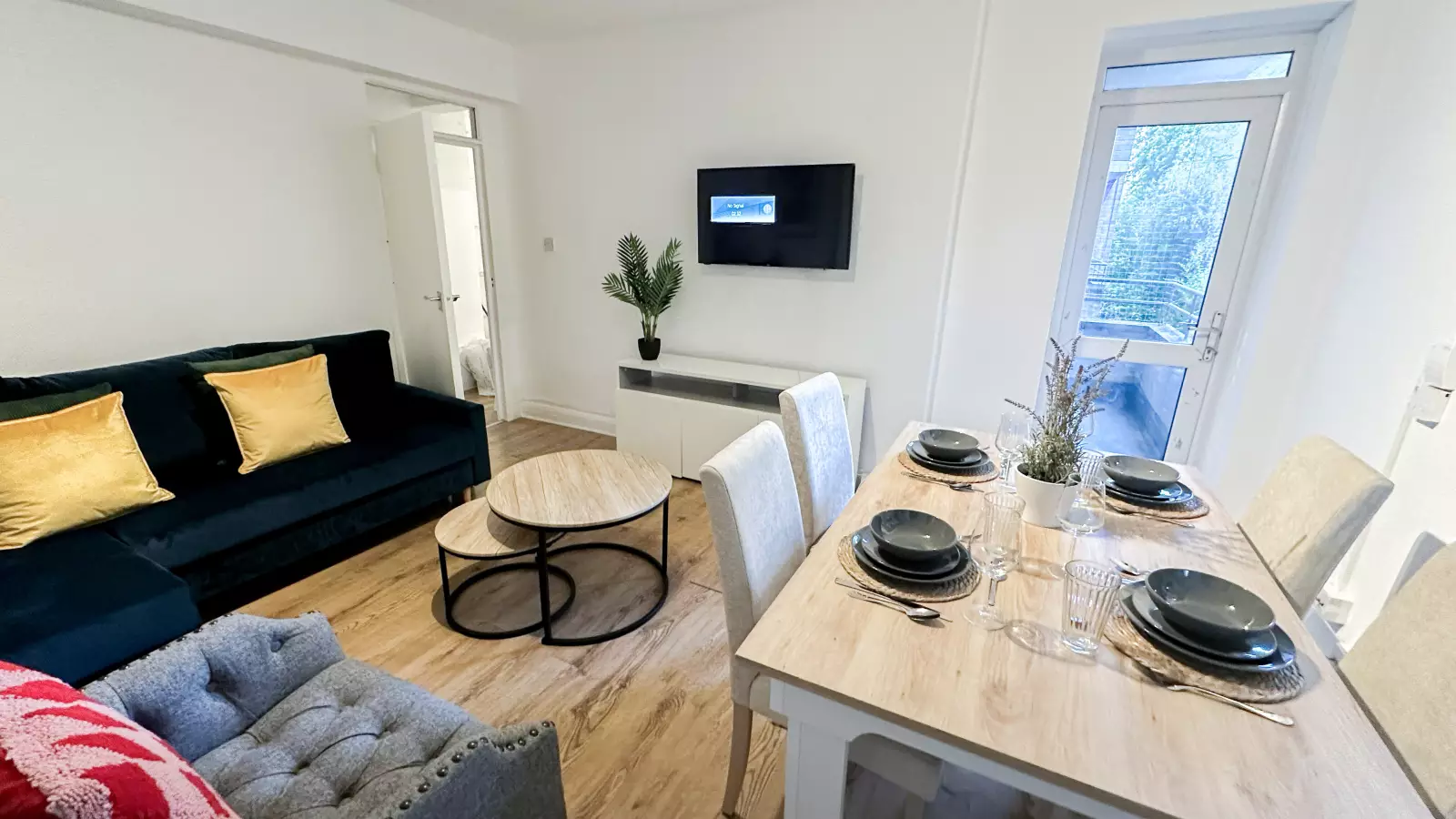 Flat Regents Avenue in Greater London