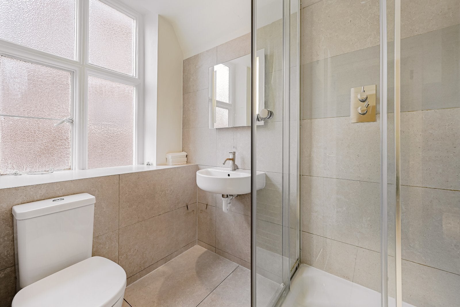 Room Vauxhall Bridge Road in City of Westminster