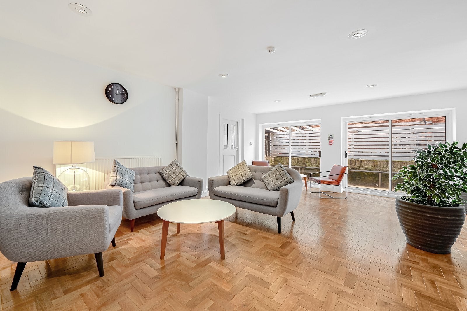 Room Vauxhall Bridge Road in City of Westminster