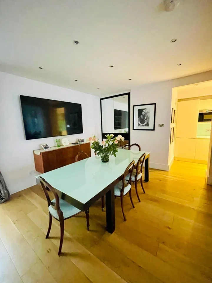 Flat Lawrence Street in Greater London