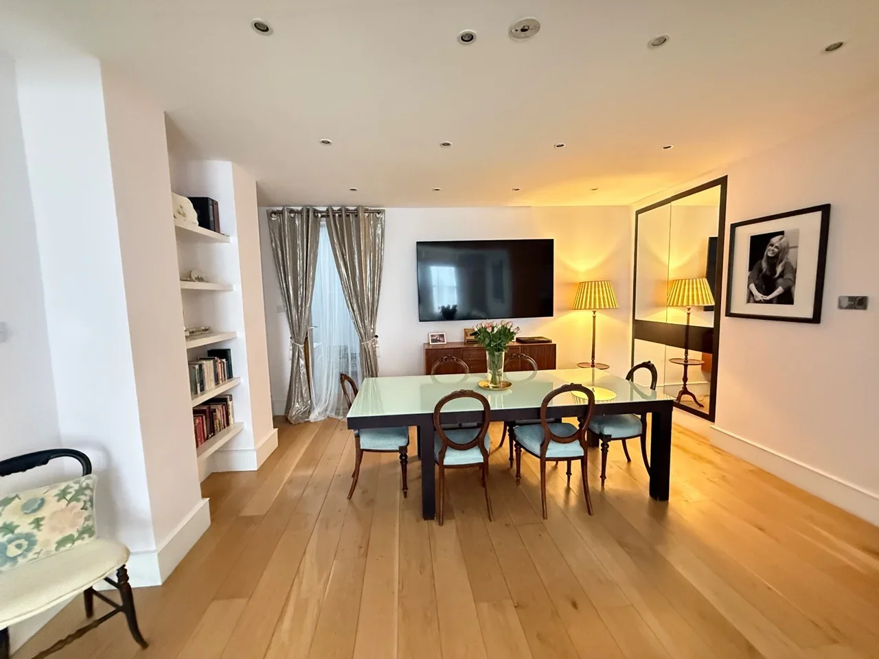 Flat Lawrence Street in Greater London
