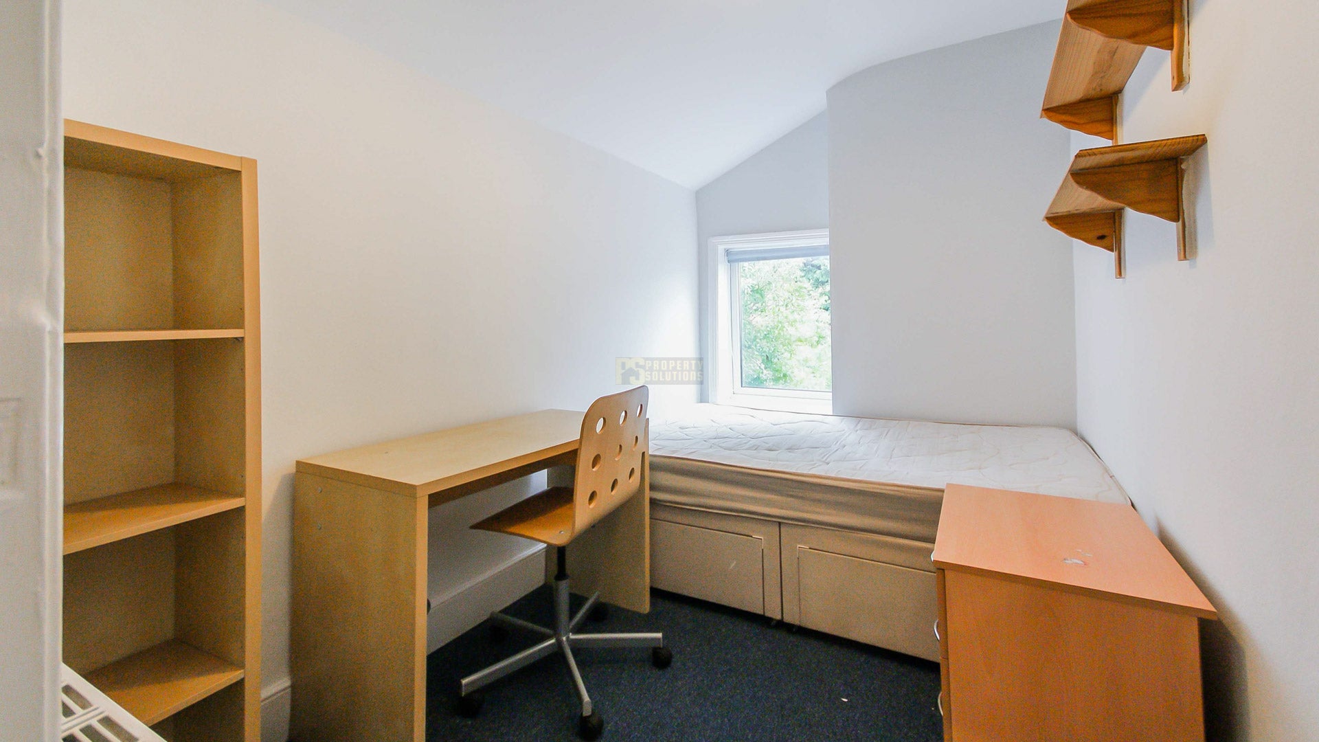 Room Hubert Road in Birmingham