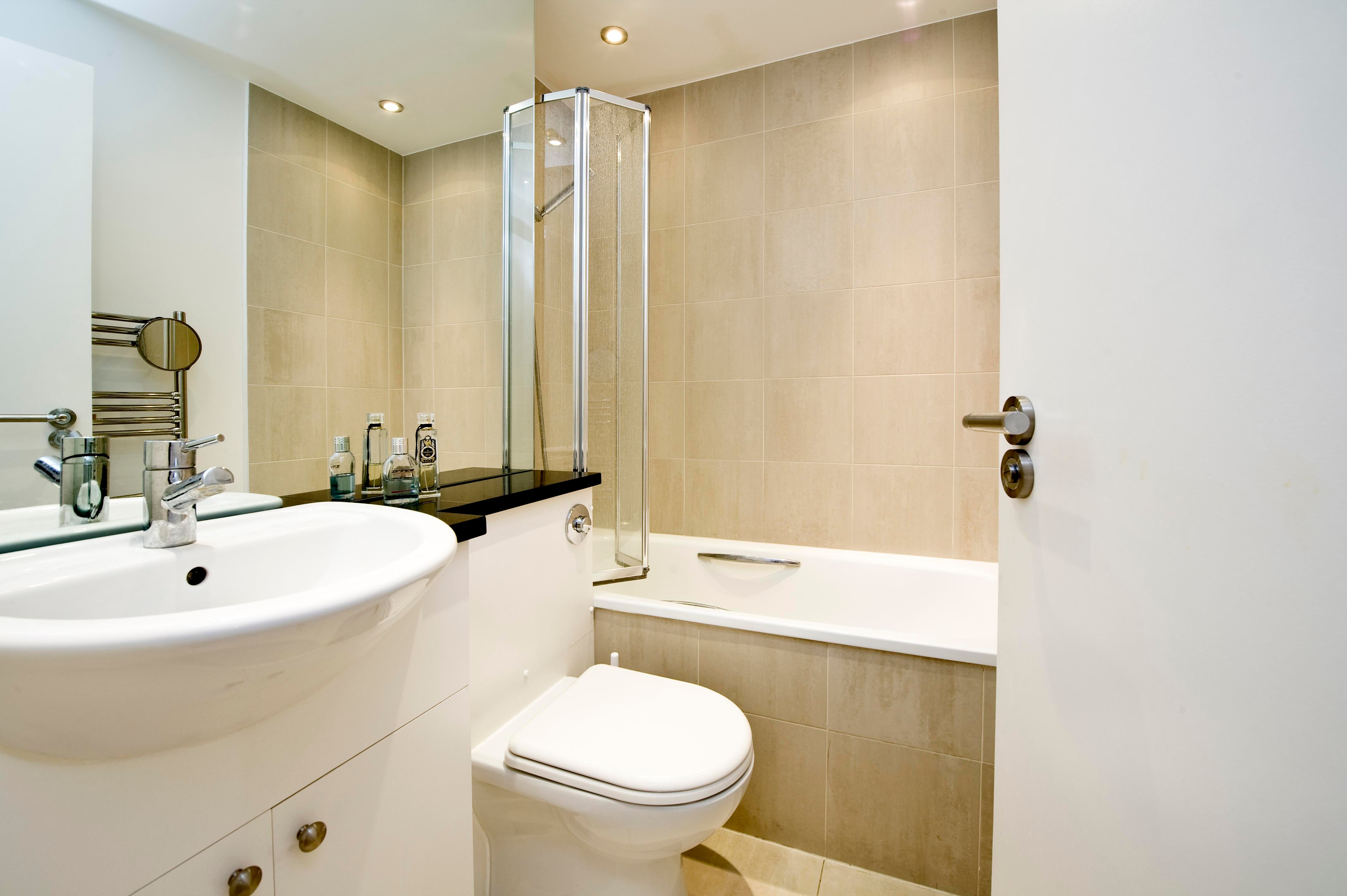 Flat Sloane Avenue in Greater London