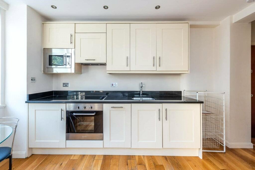 Flat Sloane Avenue in Greater London