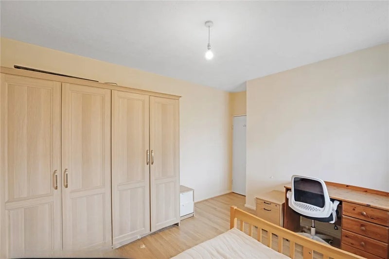 Flat Cleveland Gardens in City of Westminster