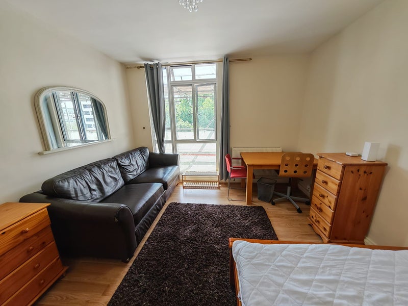 Flat Cleveland Gardens in City of Westminster