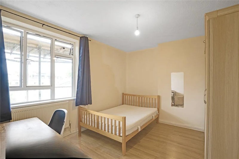 Flat Cleveland Gardens in City of Westminster