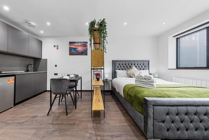 Flat Armitage Road in Greater London