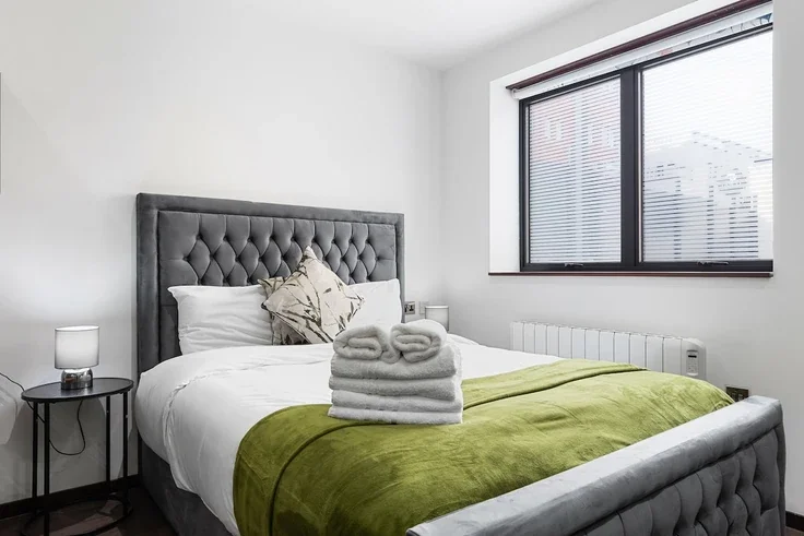 Flat Armitage Road in Greater London