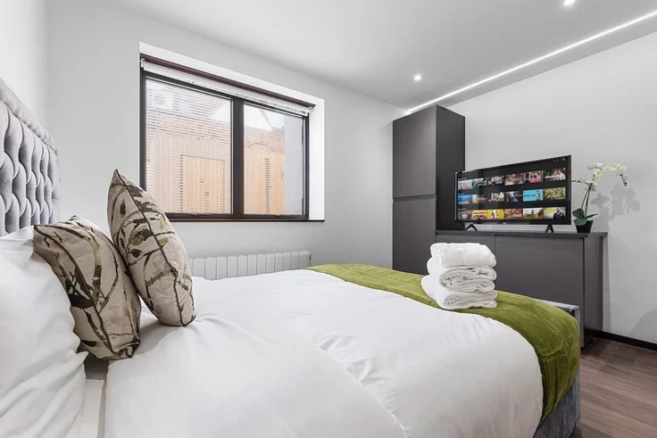 Flat Armitage Road in Greater London