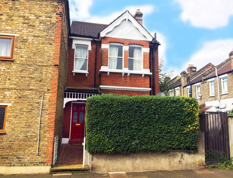 Room Fallsbrook Road in Greater London