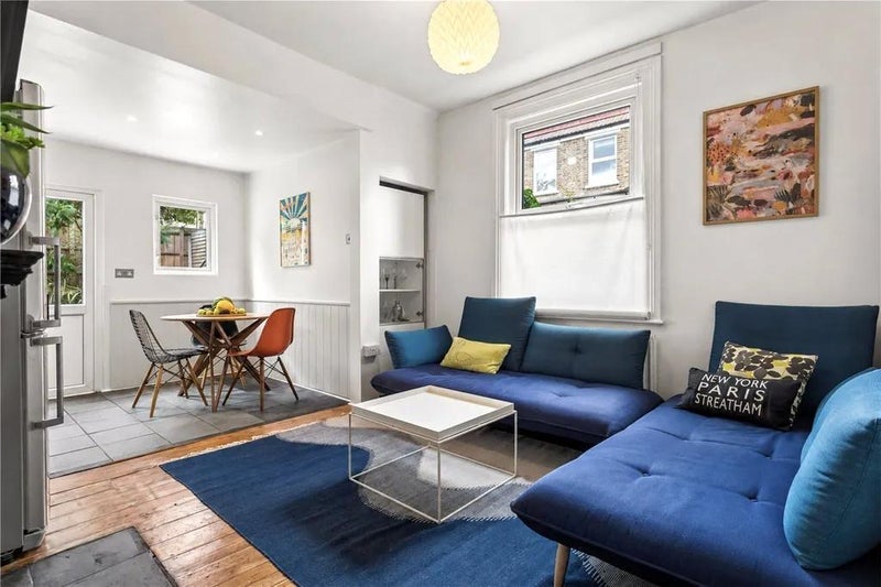 Flat Fallsbrook Road in Greater London