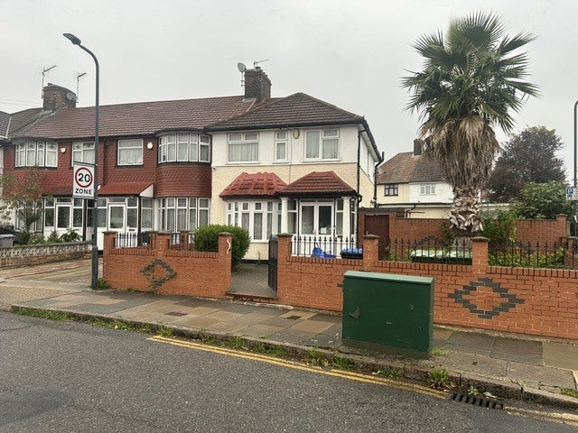 House Tokyngton Avenue in Greater London
